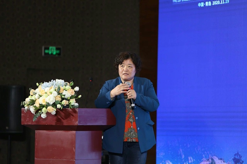 華東理工大學生物工程學院、華東理工大學青島創新研究院莊英萍院長作《大數據與代謝模型驅動的發酵優化放大技術及展望》的主題報告。